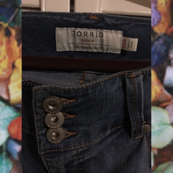NWOT Torrid Denim Jeggings Medium Wash - Picture 3 of 4